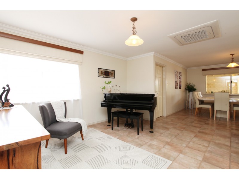 20 Peron Place, San Remo WA 6210