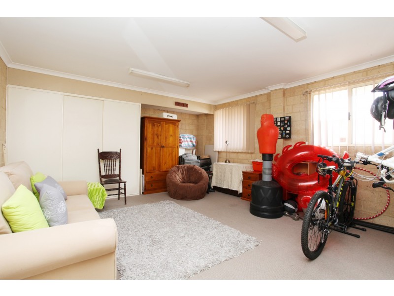 20 Peron Place, San Remo WA 6210