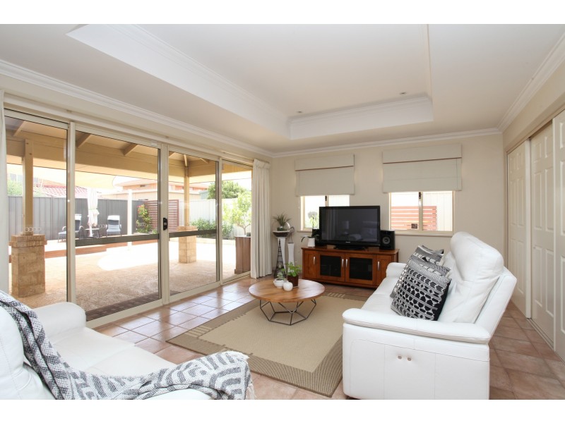 20 Peron Place, San Remo WA 6210