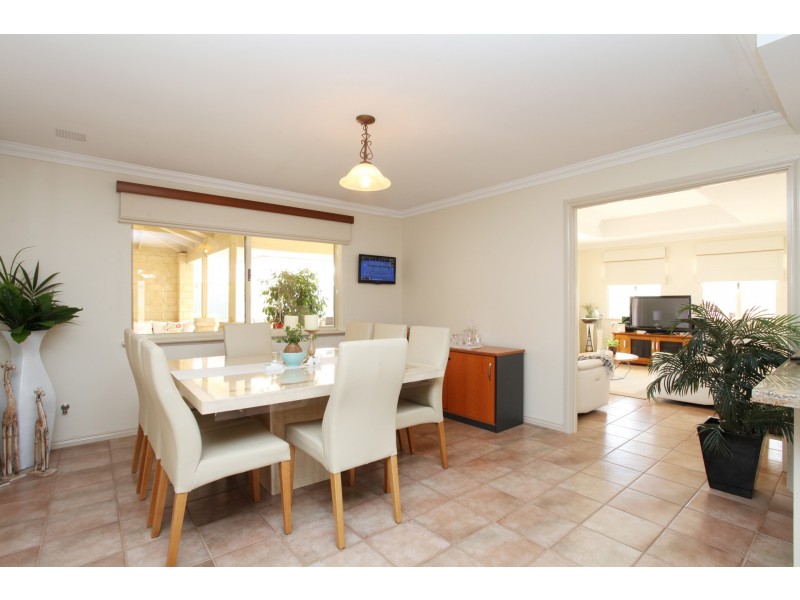 20 Peron Place, San Remo WA 6210