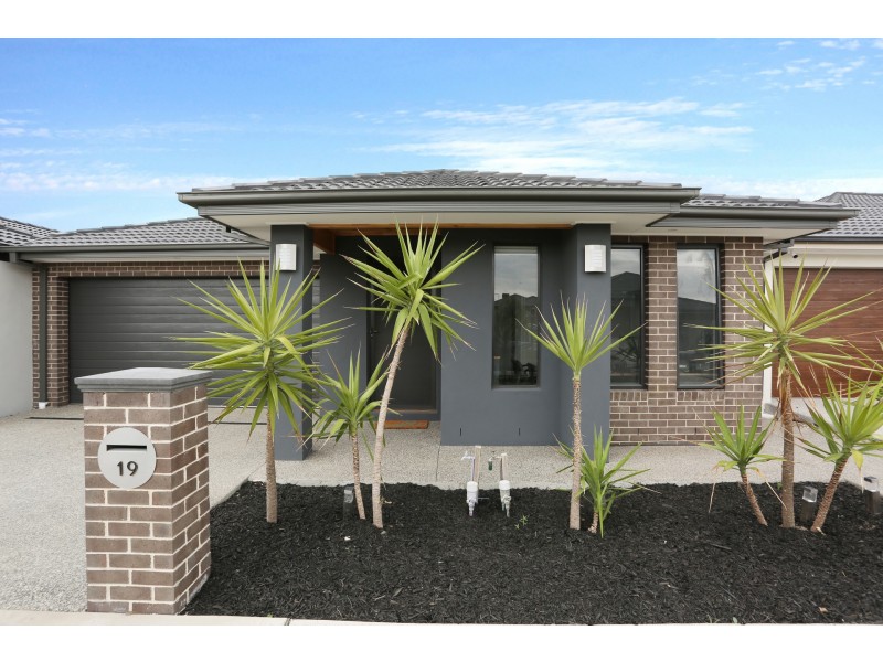 19 Pioneer Street, Craigieburn VIC 3064