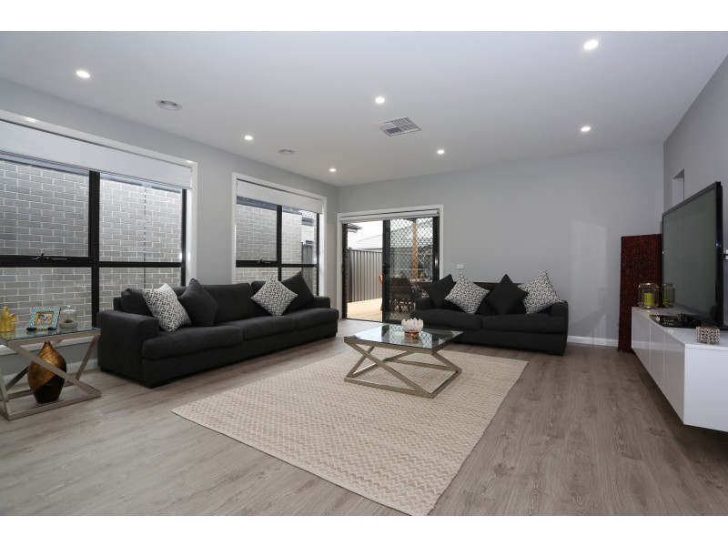 19 Pioneer Street, Craigieburn VIC 3064
