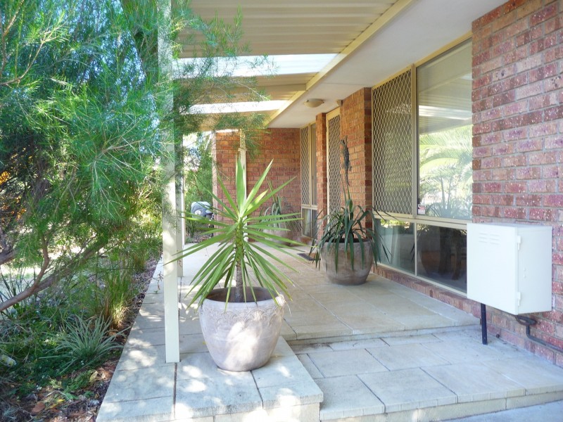 118 Strawberry Drive, Seville Grove WA 6112