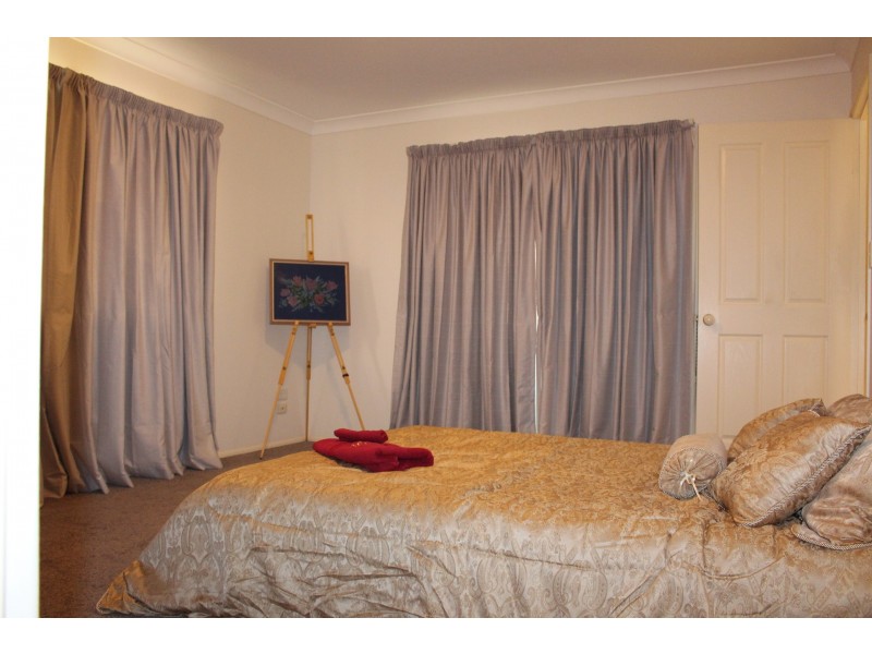 5 Chancellor Drive, Avenell Heights QLD 4670