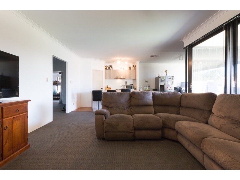 2 Cohen Vista, Lakelands WA 6180