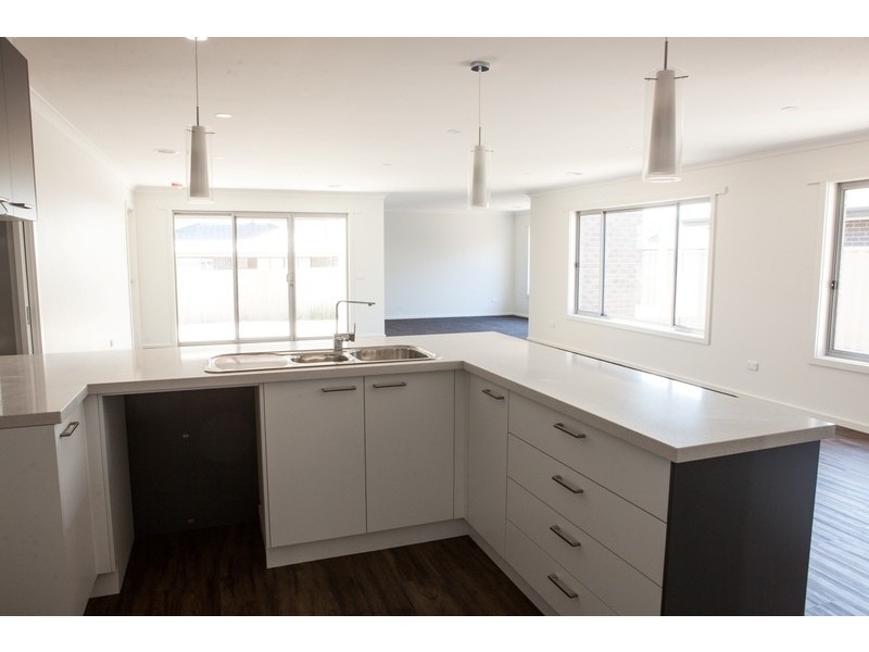 35 Carina Drive, Delacombe VIC 3356