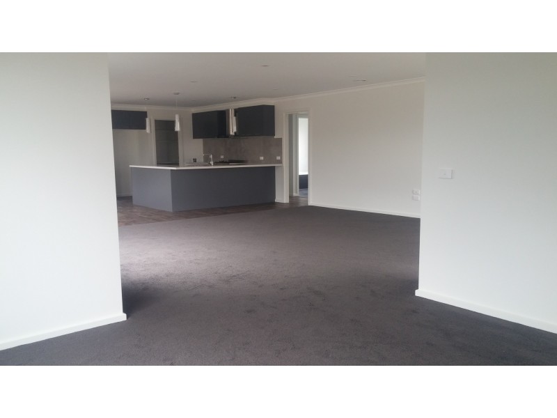 35 Carina Drive, Delacombe VIC 3356