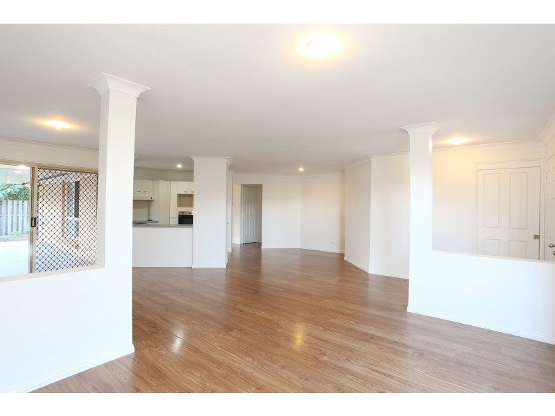 8 Raven Parade, Burleigh Waters QLD 4220