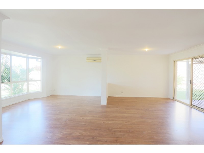 8 Raven Parade, Burleigh Waters QLD 4220