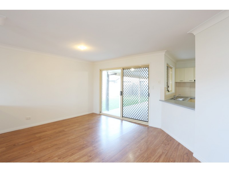 8 Raven Parade, Burleigh Waters QLD 4220