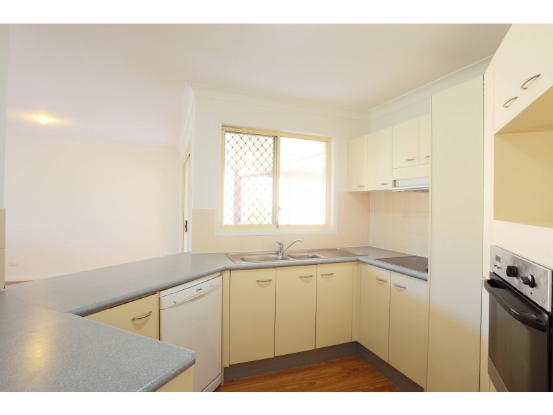 8 Raven Parade, Burleigh Waters QLD 4220