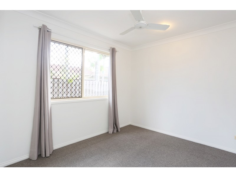 8 Raven Parade, Burleigh Waters QLD 4220