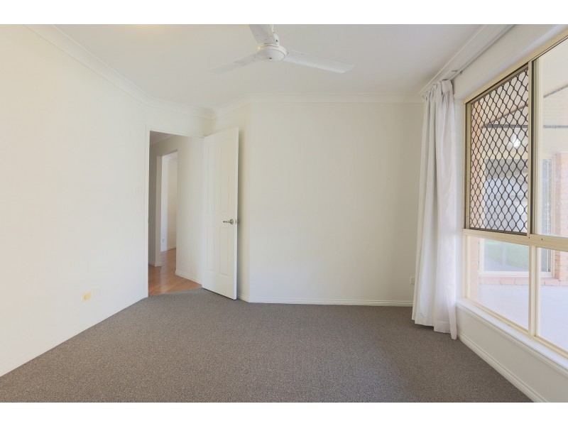 8 Raven Parade, Burleigh Waters QLD 4220