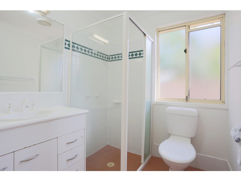 8 Raven Parade, Burleigh Waters QLD 4220