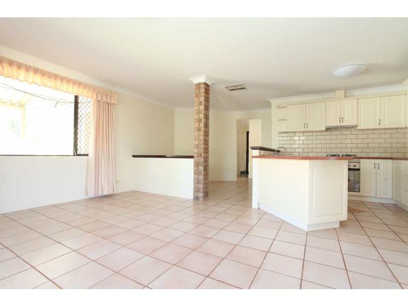 22 Explorer Drive, Thornlie WA 6108