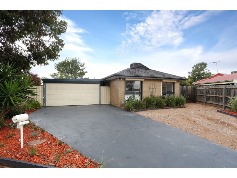 10 Devon Place, Melton West VIC 3337