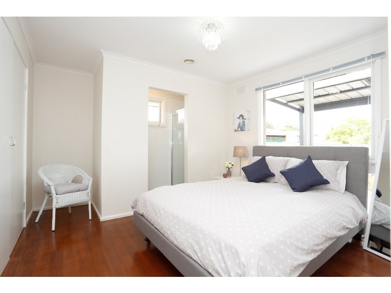 10 Devon Place, Melton West VIC 3337