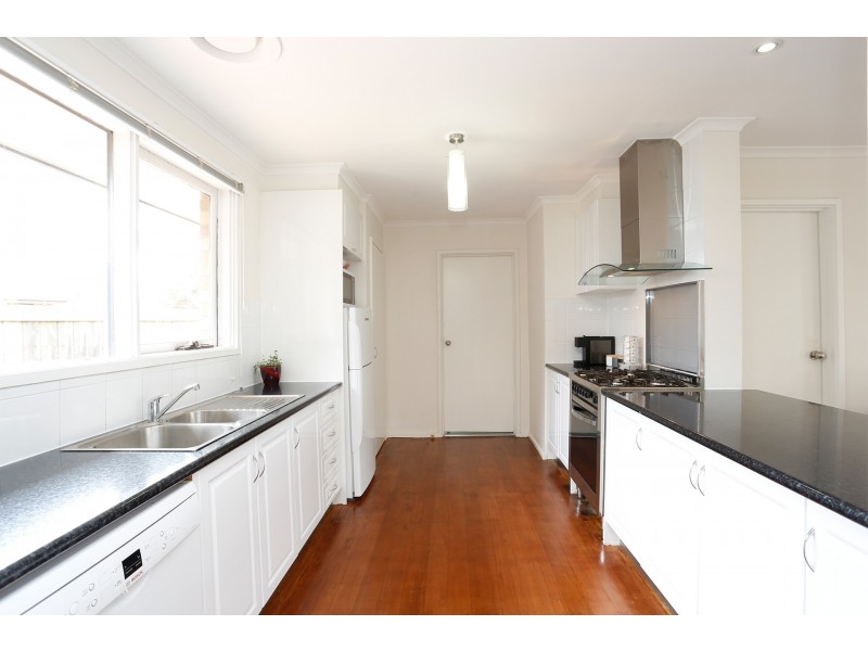 10 Devon Place, Melton West VIC 3337