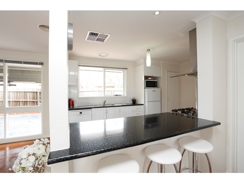 10 Devon Place, Melton West VIC 3337