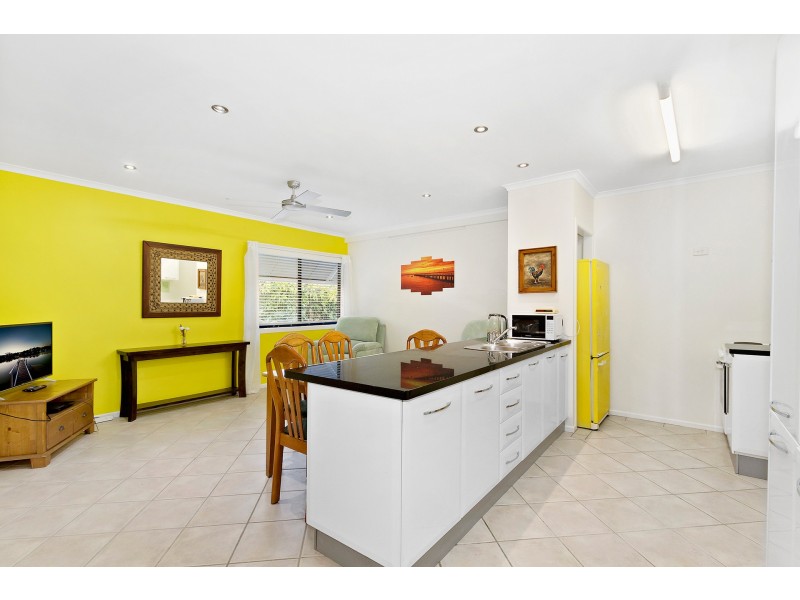 8 Gilpin Street, Shorncliffe QLD 4017