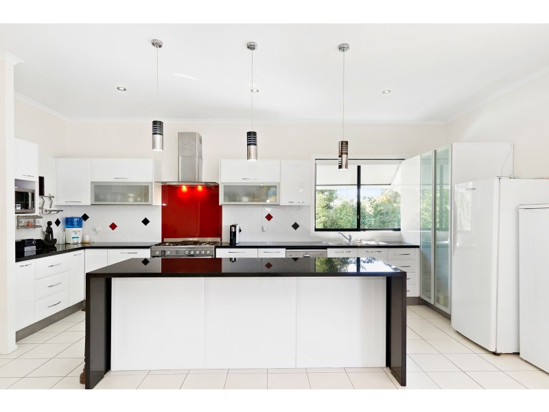 8 Gilpin Street, Shorncliffe QLD 4017