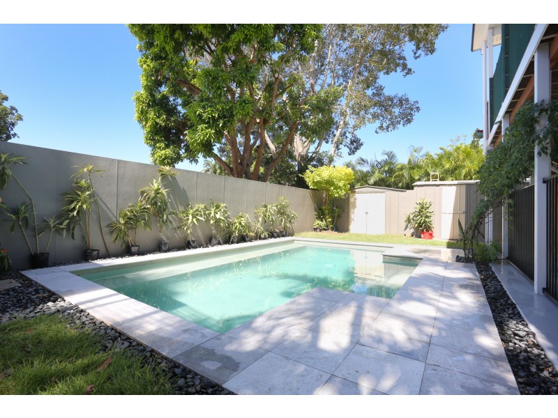 8 Gilpin Street, Shorncliffe QLD 4017