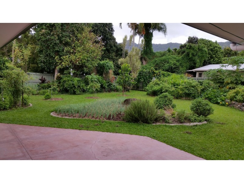 11 Marian Close, Smithfield QLD 4878