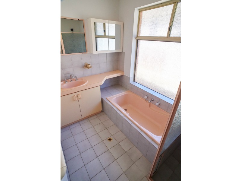 16 Premier Circle, Spencer Park WA 6330