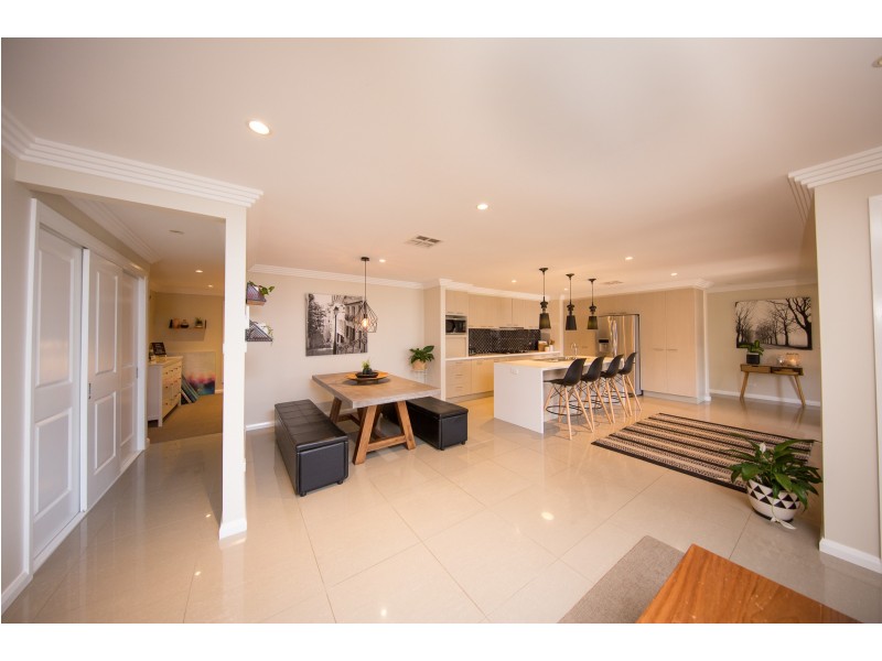 16 Pippin Way, Orange NSW 2800