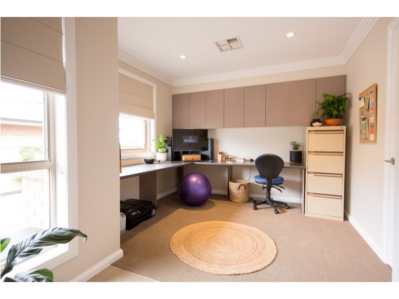 16 Pippin Way, Orange NSW 2800