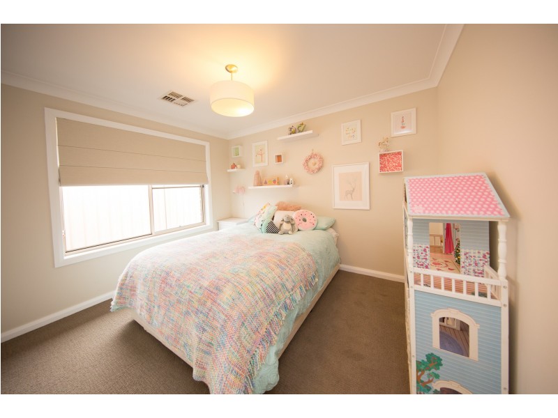 16 Pippin Way, Orange NSW 2800