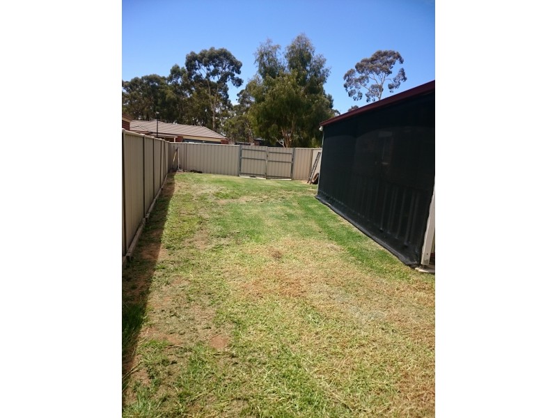 19 Westwood Drive, California Gully VIC 3556