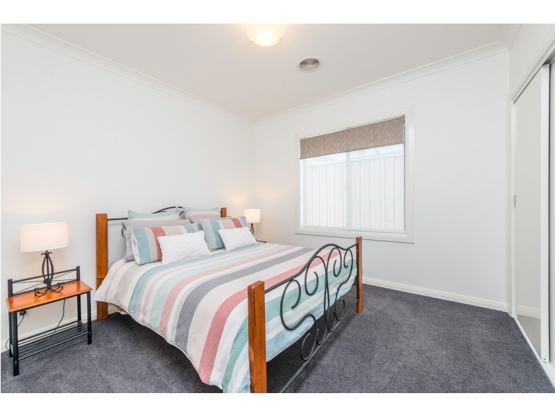 27 Lombardy Way, Orange NSW 2800