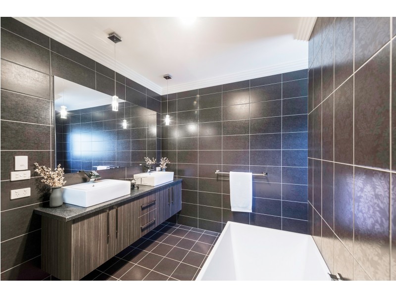 27 Lombardy Way, Orange NSW 2800