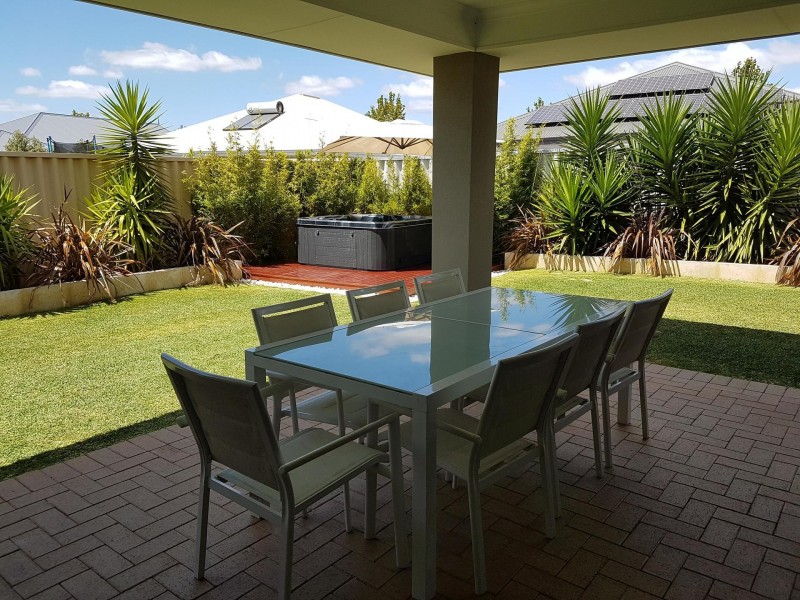 17 Mistral Bend, Yalyalup WA 6280