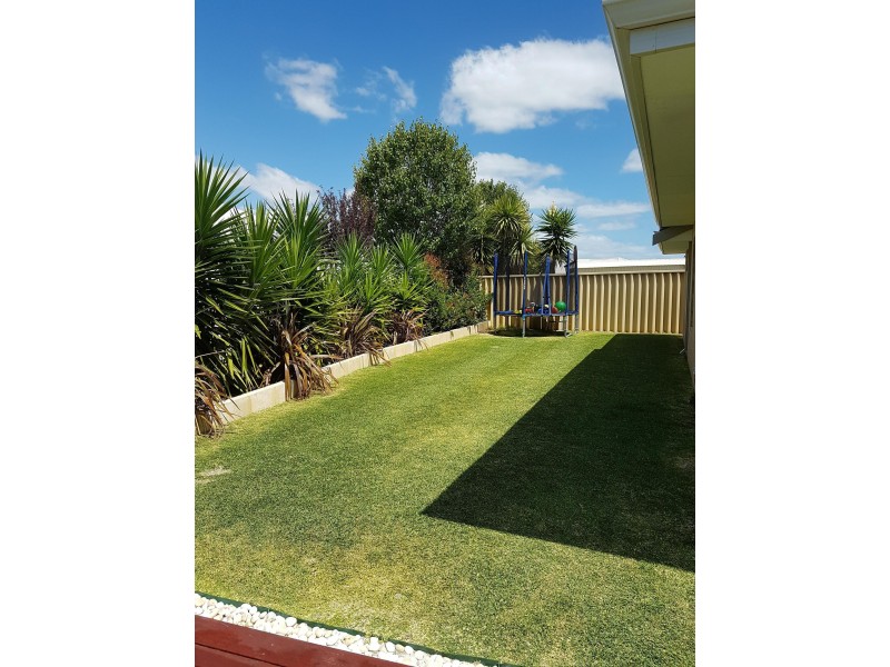17 Mistral Bend, Yalyalup WA 6280