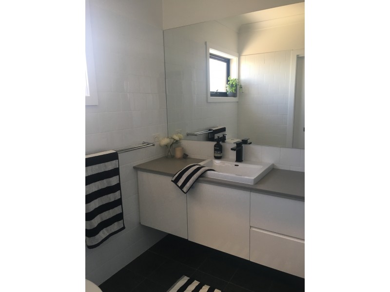 13 Cootamundra boulevard, Gobbagombalin NSW 2650