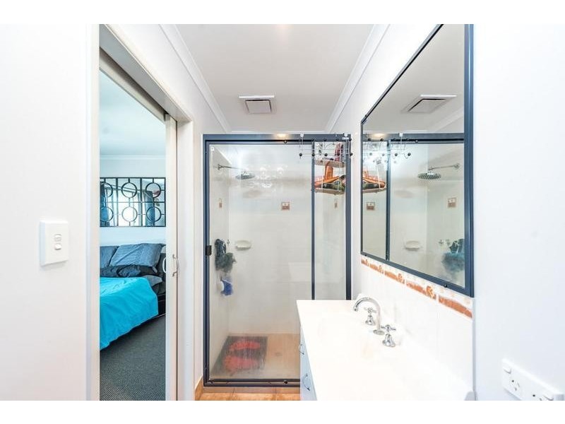 52 Searle Street, Thabeban QLD 4670