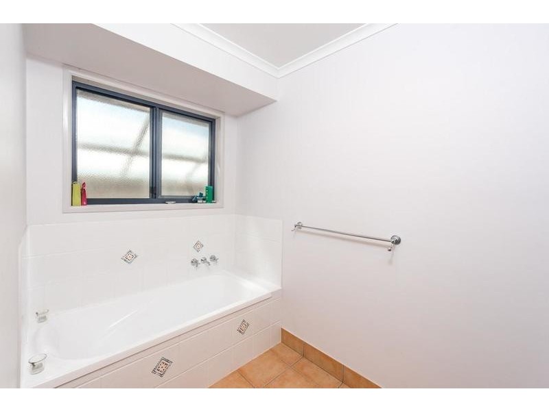 52 Searle Street, Thabeban QLD 4670