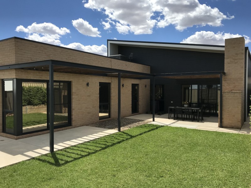 13 Cootamundra Boulevard, Gobbagombalin NSW 2650