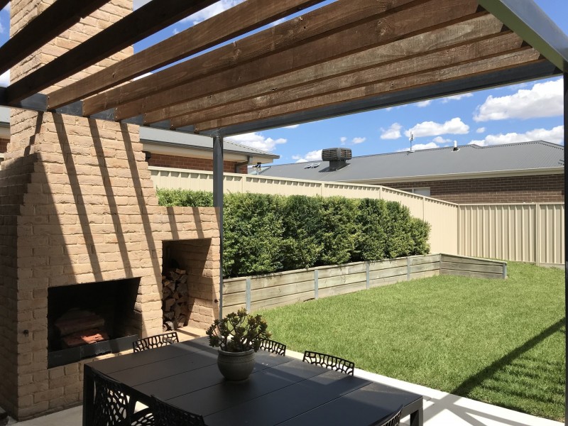 13 Cootamundra Boulevard, Gobbagombalin NSW 2650