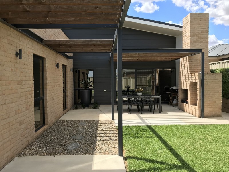 13 Cootamundra Boulevard, Gobbagombalin NSW 2650