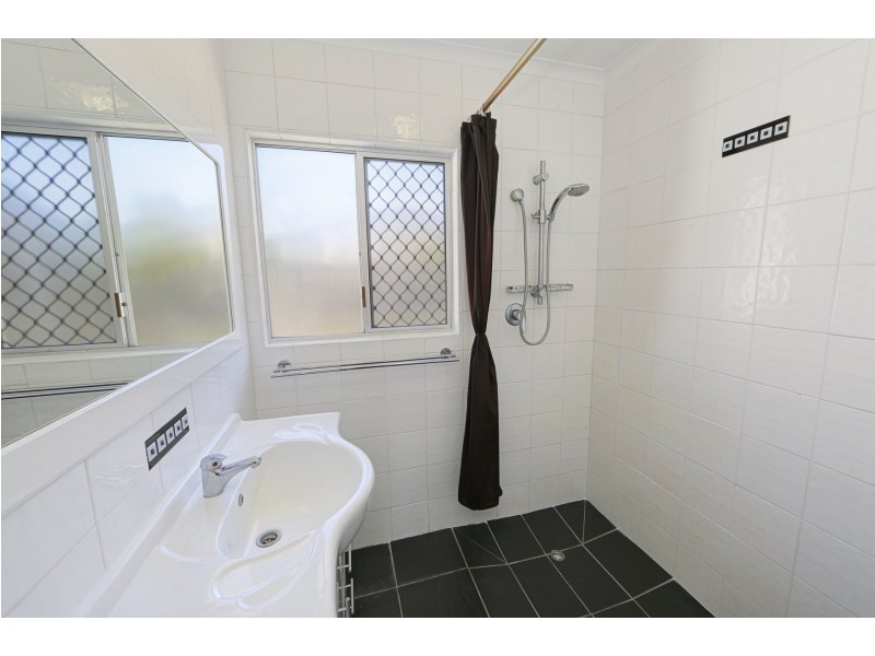 8 Schoch Street, Avenell Heights QLD 4670