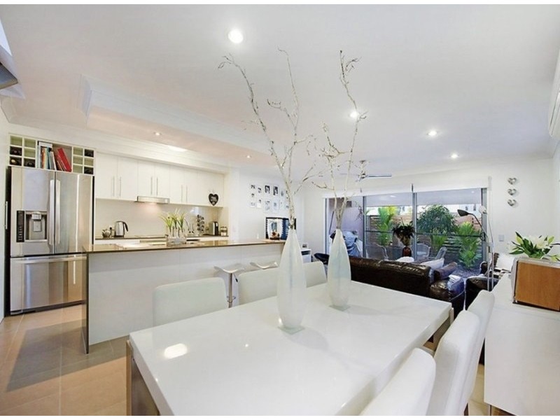 25 Lillie St, Burleigh Waters QLD 4220