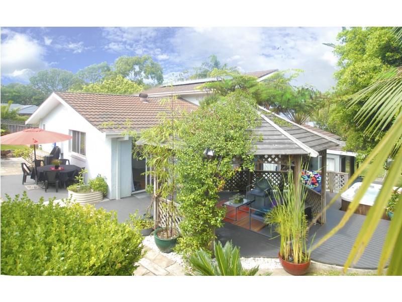 2 Dorset Close, Wamberal NSW 2260
