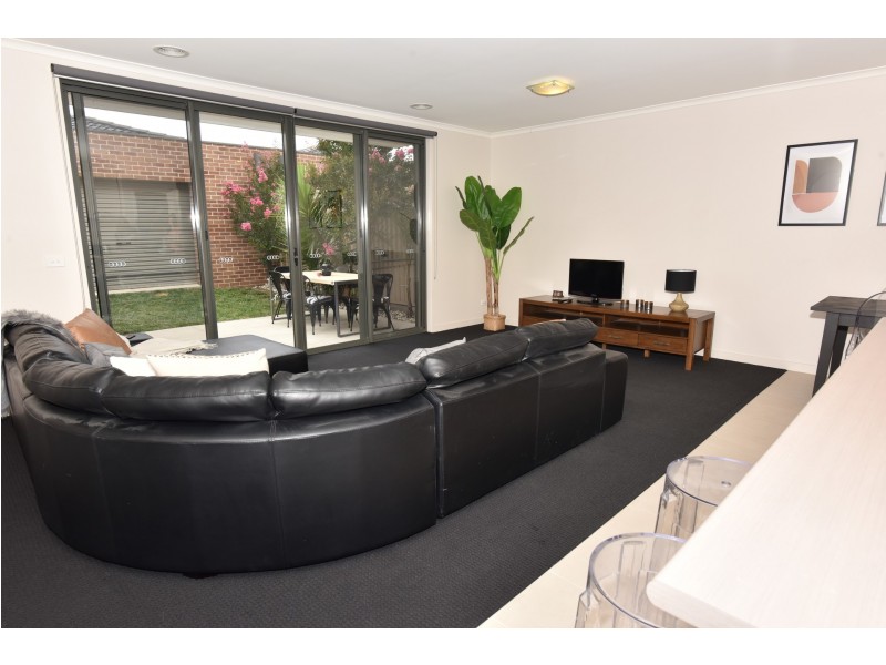 21 Willoby Drive, Alfredton VIC 3350