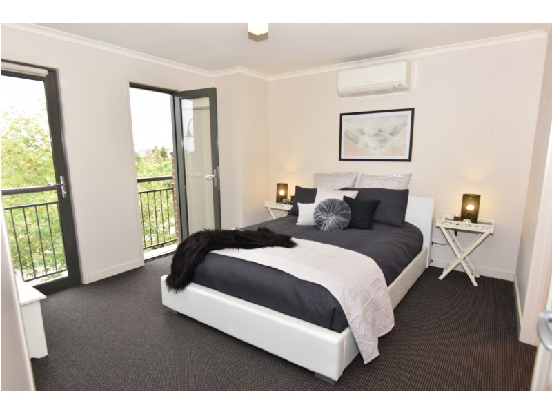 21 Willoby Drive, Alfredton VIC 3350