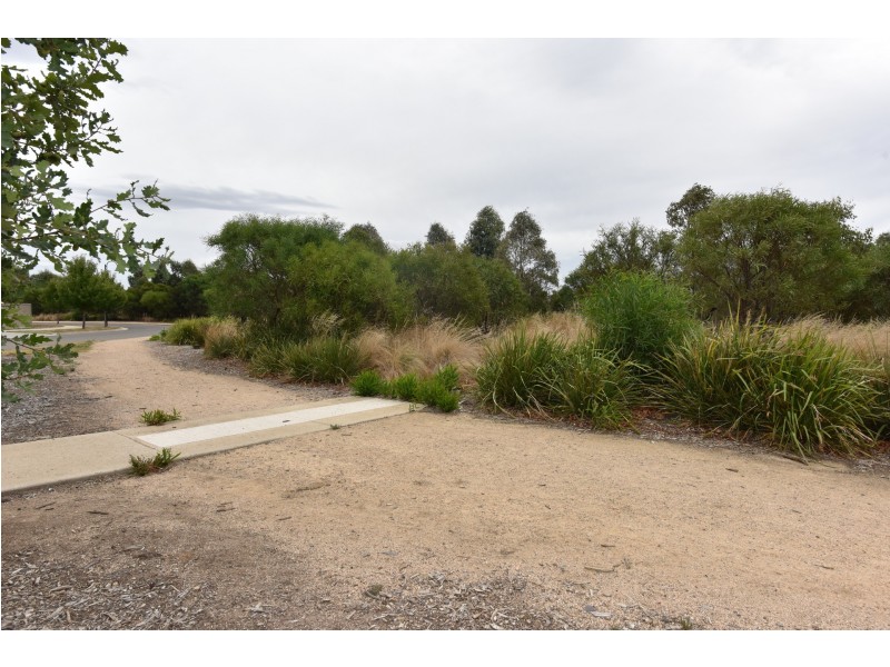 21 Willoby Drive, Alfredton VIC 3350