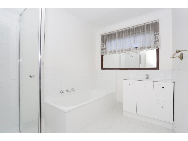 15 Rosella Avenue, Clarinda VIC 3169