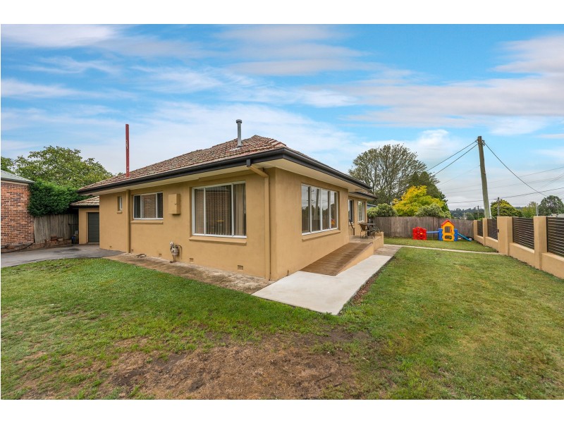 24 Pine Street, Moss Vale NSW 2577